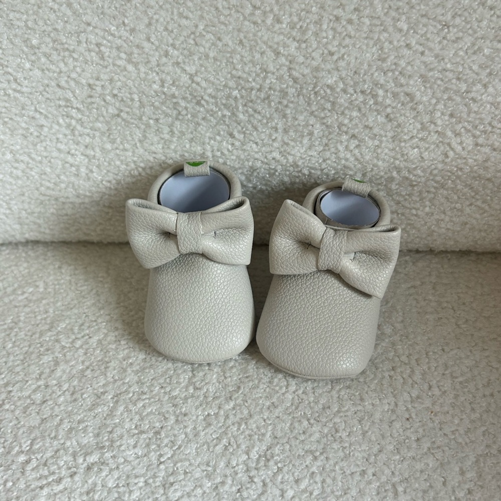 Trotters Cream Baby Moccasins with Bow